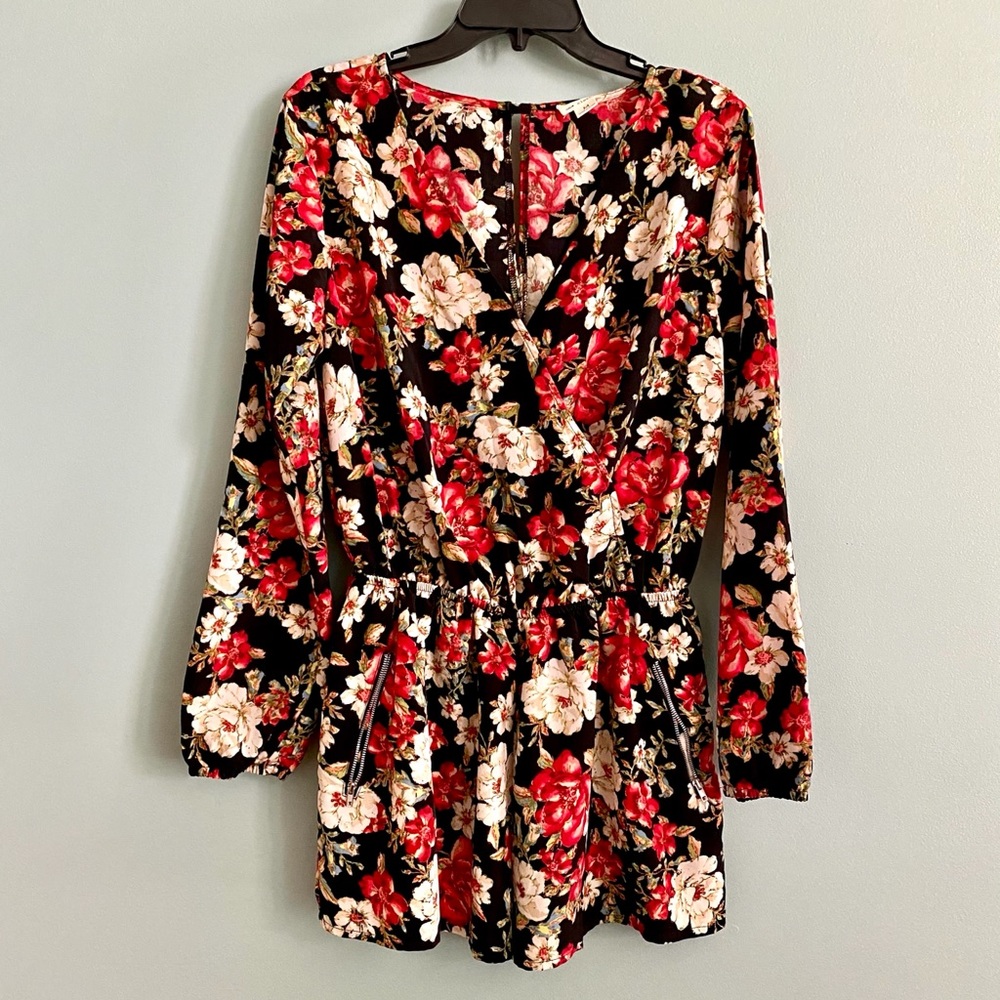 Black & Red Floral Romper!✨